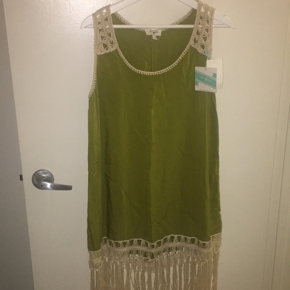 🍁🍁🍁NWT Olive Tassle Dress - Picture 2 of 2